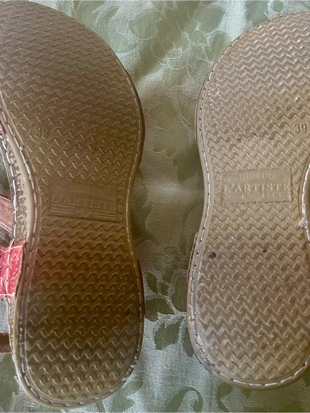 L’Artiste Red Sandals - Picture 4 of 5